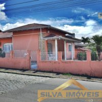 Casa em ponto comercial