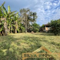 CASA COM AMPLO ESPA�O EXTERNO.
