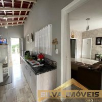 CASA COM AMPLO ESPA�O EXTERNO.