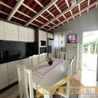 CASA COM AMPLO ESPA�O EXTERNO.