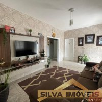 CASA COM AMPLO ESPA�O EXTERNO.